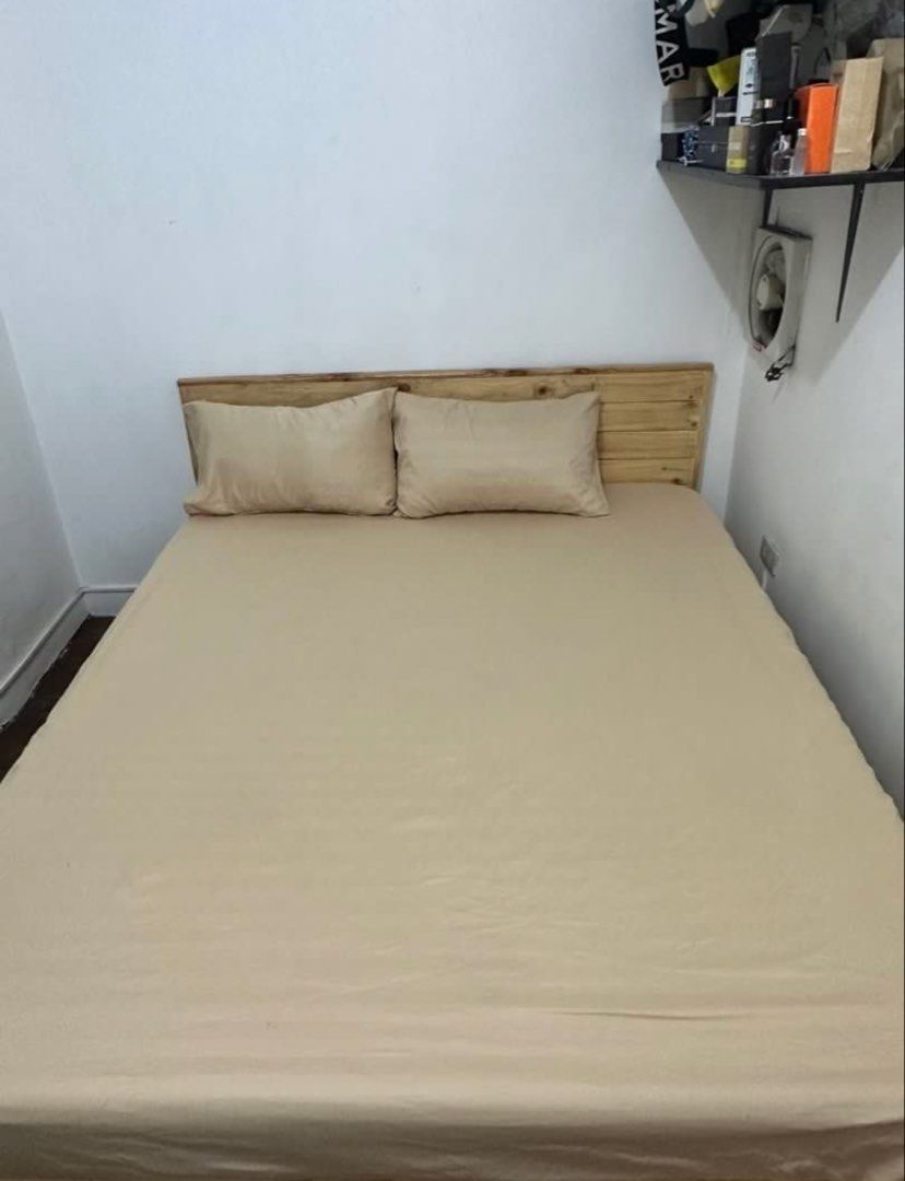 Palochina Wood Queen Size Bed Frame (Category: Bed Frames & Mattresses) located in Manila. Submitted by poreberqueeen (Listing ID 1468725705, Image 3). Description: Solid Palochina Wood! Purong puro Queen size / bought it for 21k Mabigat .