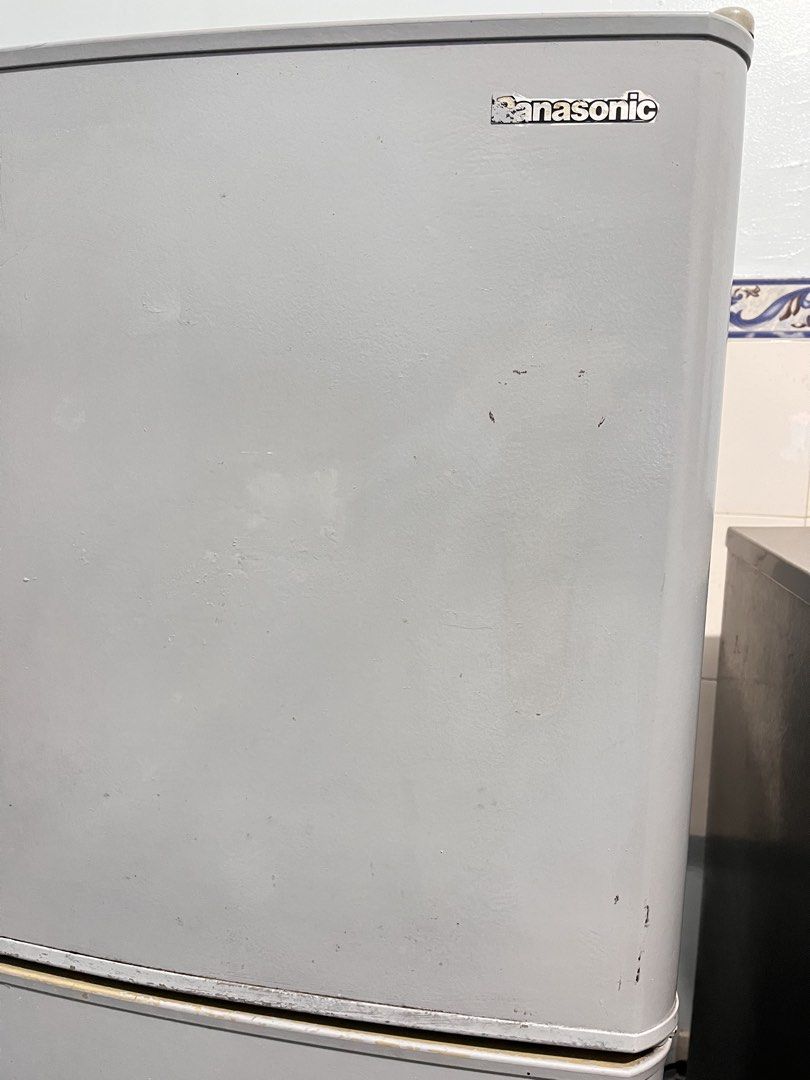 Panasonic 2-Door Refrigerator (Non-Inverter) (Category: Refrigerators and Freezers) located in Pasig City. Submitted by keniibanes (Listing ID 1468764902, Image 3). Description: Brand: Panasonic (Non-Inverter) Type: 2-Door Refrigerator Size: Approx. 60” x 21” inches Key Features: - grabe pa po mag-ice at sobrang lamig pa gumana! Ready for heavy use - subok at matibay ang engine/compressor Condition / Minor Issues: - May normal signs of usage - Me