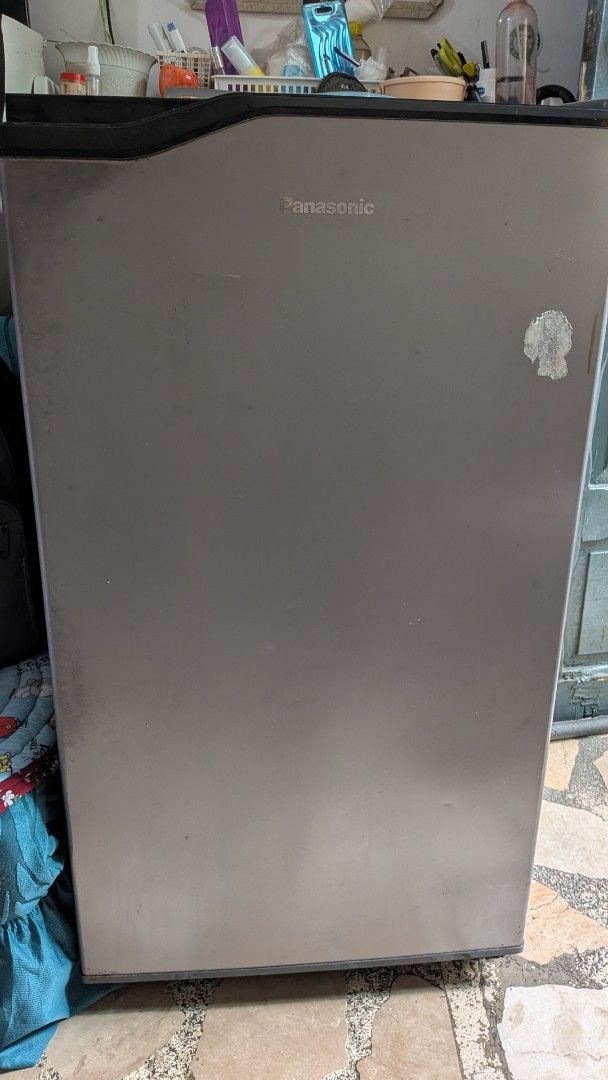 Panasonic Single Door Refrigerator (Category: Refrigerators and Freezers) located in Quezon City. Submitted by maff_mallow (Listing ID 1468723936, Image 2). Description: ✅Brand model: Panasonic NR-AQ151NS ✅ 5.2 cu. ft. (Gross 159 L / Net 148 L) single-door, non-inverter direct-cool refrigerator in Arctic Gray ✅In a very good condition ✅orig price: 10k+ ✅only issue: natanggal yung door ng freezer, pero intact at nagagamit pa. ✅Rfs: bumili ng mas m