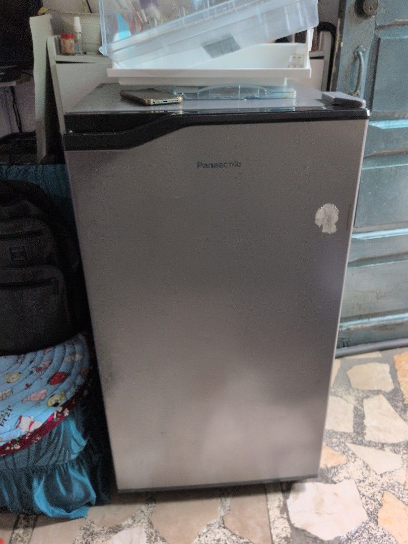 Panasonic Single Door Refrigerator (Category: Refrigerators and Freezers) located in Quezon City. Submitted by maff_mallow (Listing ID 1468723936, Image 1). Description: ✅Brand model: Panasonic NR-AQ151NS ✅ 5.2 cu. ft. (Gross 159 L / Net 148 L) single-door, non-inverter direct-cool refrigerator in Arctic Gray ✅In a very good condition ✅orig price: 10k+ ✅only issue: natanggal yung door ng freezer, pero intact at nagagamit pa. ✅Rfs: bumili ng mas m