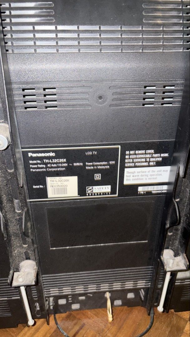 Panasonic TV (Category: TV) located in Makati City. Submitted by metriccoldwar26 (Listing ID 1468858665, Image 3). Description: For Sale: Panasonic TV 32 inches No stand Remote available but not working Loc: Paranaque/Pasay Price: 1,500.