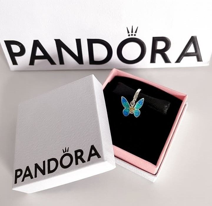 PANDORA BUTTERFLY CLUB (Category: Charms) located in Pasig City. Submitted by titalana2011991 (Listing ID 1468846210, Image 1). Description: with BOX AND PAPER BAG LALAMOVE DELIVERY PAY AS U ORDER ACTUAL PHOTO POSTED.