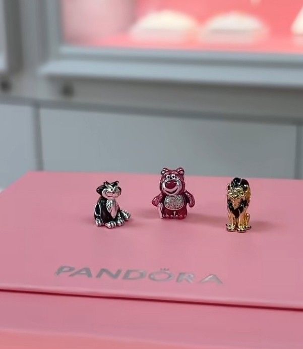 PANDORA LOTSO TEAM -3800 EACH (Category: Charms) located in Pasig City. Submitted by titalana2011991 (Listing ID 1468753208, Image 2). Description: .