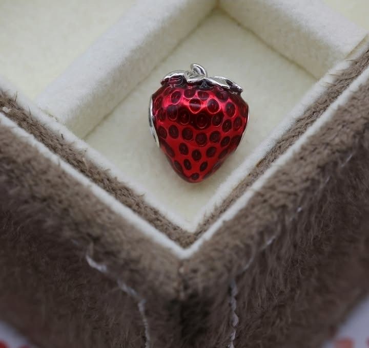 PANDORA STRAWBERRY CHARM (Category: Charms) located in Pasig City. Submitted by titalana2011991 (Listing ID 1468784314, Image 1). Description: .