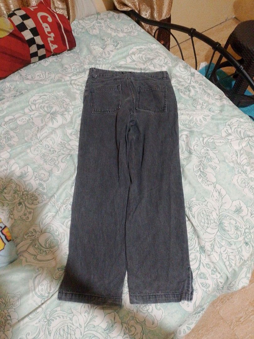 PANTS FOR SELL (Category: Clothes Drying Rack) located in Moalboal. Submitted by no.need.to.pust.yourself (Listing ID 1468837518, Image 2). Description: Selling these faded black wide-leg jeans! They’re cropped length and have this cool little slit on the side of the hem. Super comfy and soft. Been worn a lot so they show some fading, but still totally good — no rips or holes. Just don’t fit me anymore. Perfect for casual outfits! Message me if i