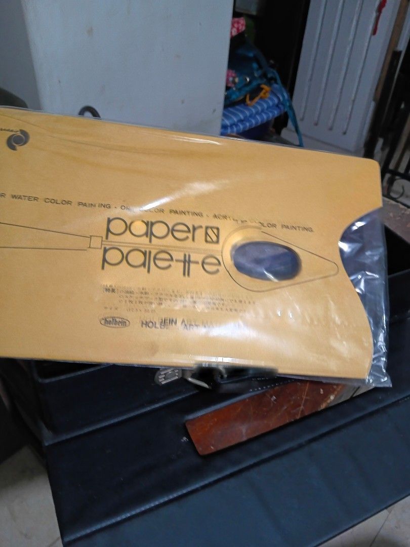 Paper palette holbein craft set (Category: Craft Supplies & Tools) located in Paranaque City. Submitted by 4thestate.surplusan (Listing ID 1468830818, Image 3). Description: paper palette holbein art set.see photos.