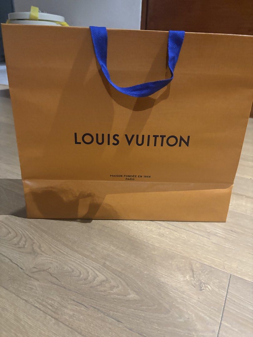 Paperbag LOUIS VUITTON (Category: Other Stationery & Craft) located in Taguig. Submitted by melescolar (Listing ID 1468850580, Image 1). Description: .