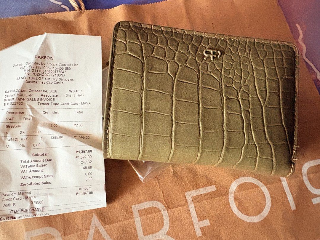 Parfois Olive Green Croc-Embossed Wallet (Category: Wallets & Card holders) located in Imus. Submitted by roshyel (Listing ID 1468713647, Image 1). Description: Brand: Parfois Color: Olive green with croc-embossed texture and gold-tone logo Interior features: Multiple card slots, ID window, and a zippered coin compartment Inclusions: Original store receipt dated October 2026 from SM City Dasma Condition: Brand new Mode of delivery: Shipping via J