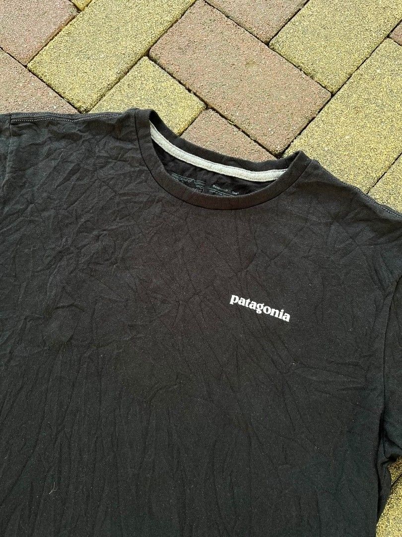 Patagonia P-6 Logo (Category: Activewear) located in Davao. Submitted by thriftnijanny (Listing ID 1468837126, Image 2). Description: 📌Patagonia P-6 Logo #2 size L 22x28.5 Excellent Condi Color rate:9.8/10 issue: None.