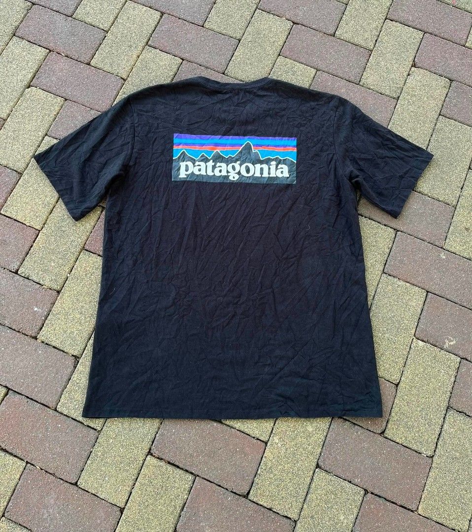 Patagonia P-6 Logo (Category: Activewear) located in Davao. Submitted by thriftnijanny (Listing ID 1468837126, Image 3). Description: 📌Patagonia P-6 Logo #2 size L 22x28.5 Excellent Condi Color rate:9.8/10 issue: None.