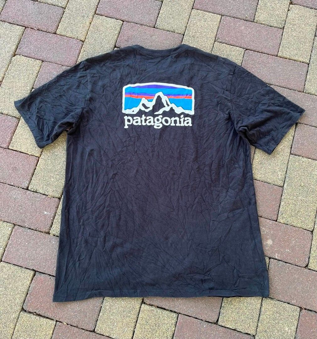 Patagonia P-6 Logo (Category: Activewear) located in Davao. Submitted by thriftnijanny (Listing ID 1468844283, Image 3). Description: 📌 Patagonia P-6 Logo size L 22x29 Excellent Condi Color rate:9.5/10 issue: Minimal Hairlines at the back print &Cut wash tag.