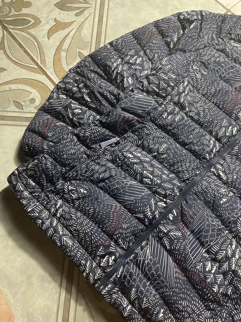 Patagonia Puffer Jacket Womens (Category: Coats, Jackets and Outerwear) located in Quezon City. Submitted by renovare.196 (Listing ID 1468883528, Image 3). Description: Patagonia Puffer Jacket Womens As New Condition Color Rate: 9.8/10 No Issue Authentic/Legit Measurements • Width: 17.5 • Length: 24 Price: 2000 OBO DM IF INTERESTED📥.