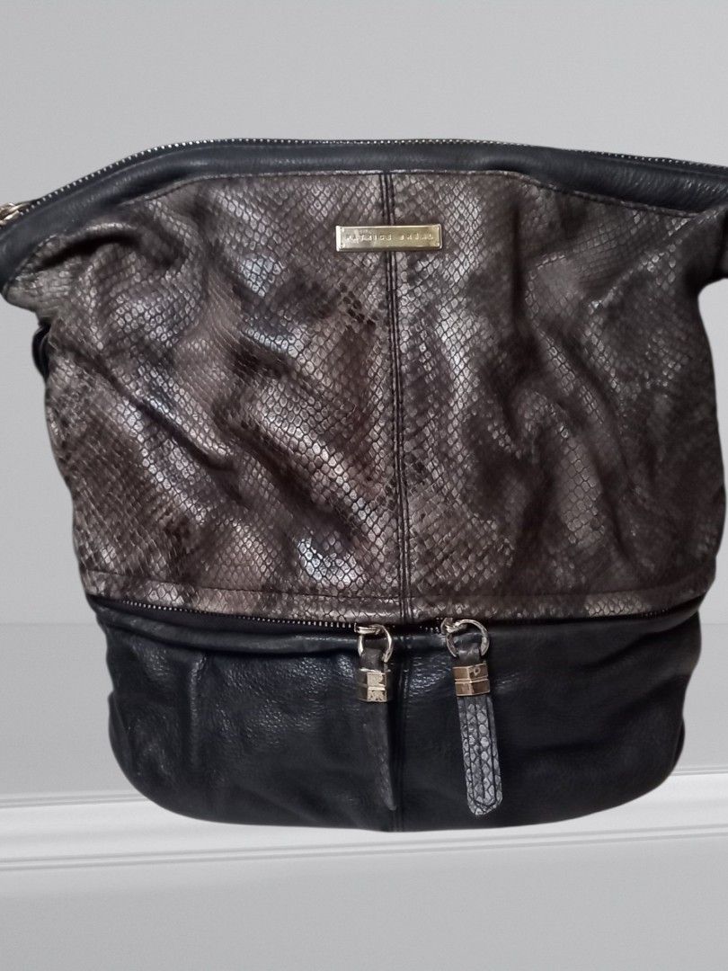 Patrice Breal Black Faux Python Convertible Handbag / Backpack 🐍 (Category: Backpacks) located in Bacoor. Submitted by aithriftcloset (Listing ID 1468808162, Image 2). Description: 📢Actual photo,marked ⬇️price 👌🏆Patrice Breal Convertible Handbag Backpack Black Faux Python Snake Skin Satchel ✨ Description Elevate your everyday style with this ultra-versatile Patrice Breal convertible bag! Crafted with a unique dual-texture design, it features 