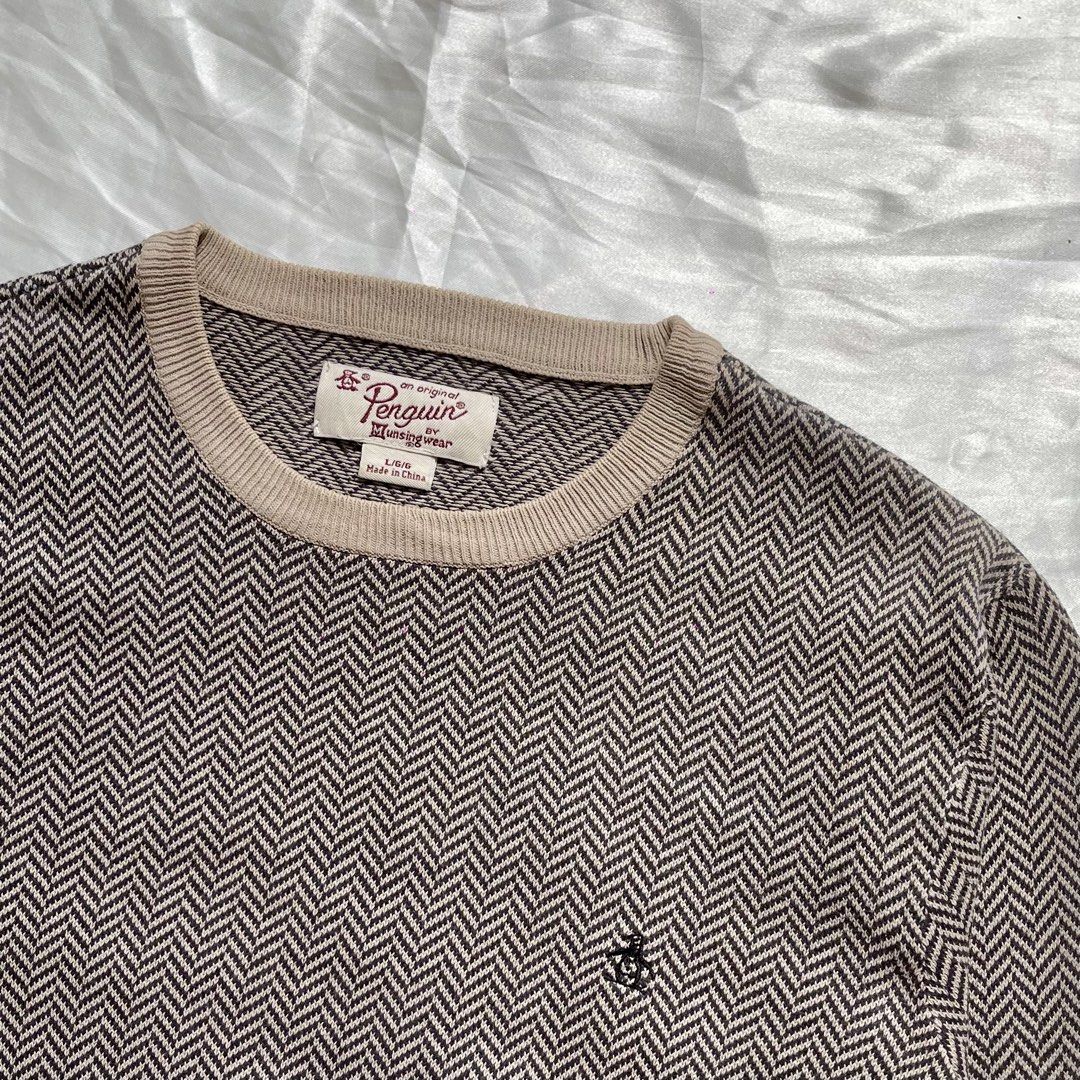 Penguin Sweater (Category: Coats, Jackets and Outerwear) located in Manila. Submitted by oc.wardrobe (Listing ID 1468727057, Image 2). Description: .