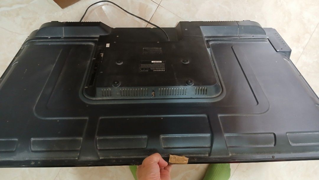 Pensonic Television (Category: TV) located in Manila. Submitted by grandwind.d14926 (Listing ID 1468752224, Image 2). Description: - Brand/Model: Pensonic flat screen TV in black - Condition: Decluttering/ Defective - Features: Standard power cable attached, rear ventilation slots, and mounting screw holes - Ideal Use: Perfect simple unit for a bedroom or spare room - Delivery: Pick up only due to size.