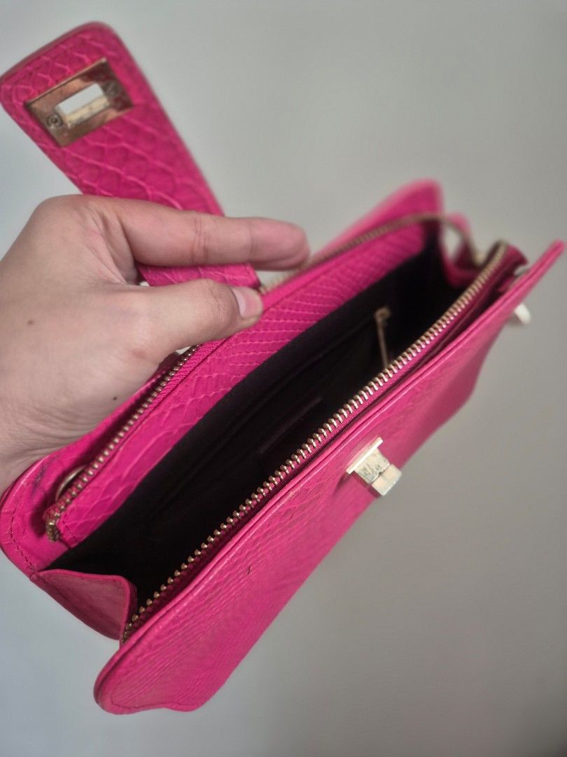 Pink clutch/sling bag (Category: Clutches) located in Manila. Submitted by mommynurse (Listing ID 1468724828, Image 3). Description: korean bag pink/magenta in color no sling provided.