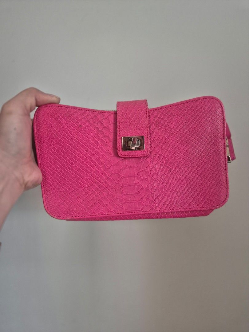 Pink clutch/sling bag (Category: Clutches) located in Manila. Submitted by mommynurse (Listing ID 1468724828, Image 1). Description: korean bag pink/magenta in color no sling provided.