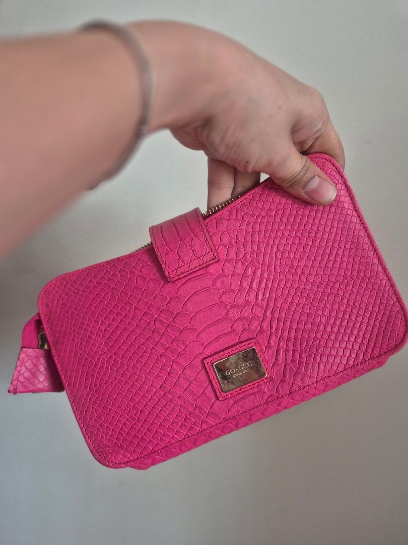 Pink clutch/sling bag (Category: Clutches) located in Manila. Submitted by mommynurse (Listing ID 1468724828, Image 2). Description: korean bag pink/magenta in color no sling provided.