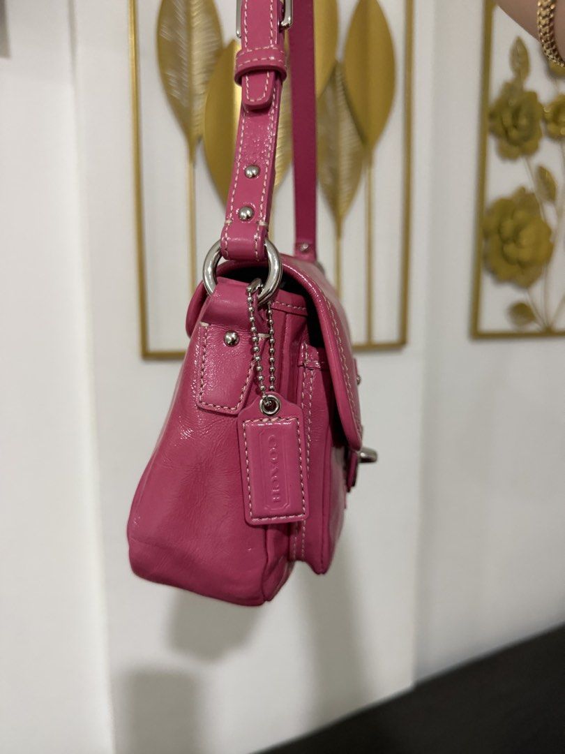 Pink Coach Turnlock legacy-like (Category: Luxury Bags & Wallets) located in Calbayog City. Submitted by incesrueda (Listing ID 1468850306, Image 3). Description: .