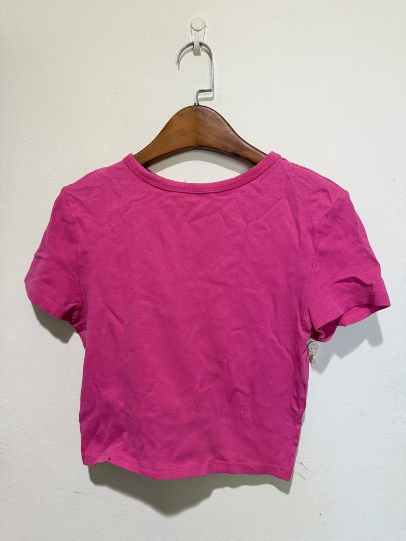 Pink Crop Top Short Sleeve Casual Tee (Category: Shirts) located in Baguio. Submitted by thelittolwardrobe (Listing ID 1468724372, Image 1). Description: S-M.