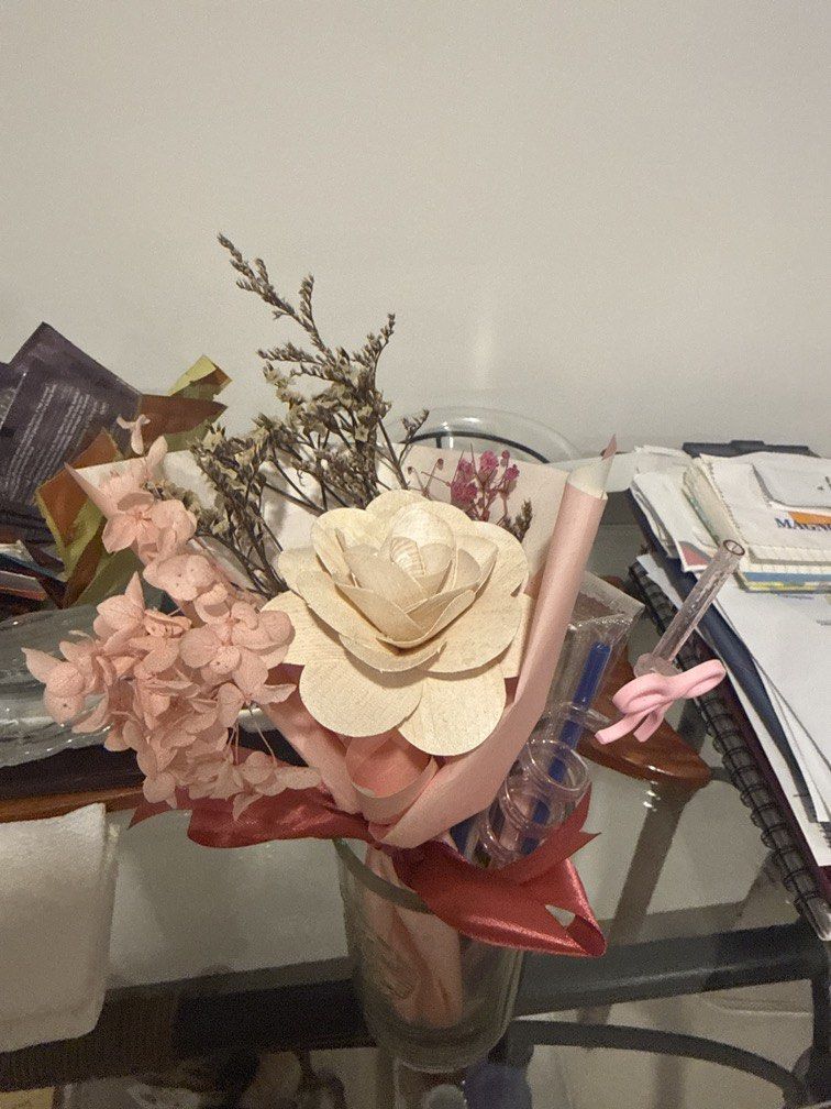 Pink flower and straw (Category: Artificial Plants & Flowers) located in Manila. Submitted by happyphoenix-724f (Listing ID 1468830247, Image 1). Description: Pink floral and straw set up perfect for a girly girl.
