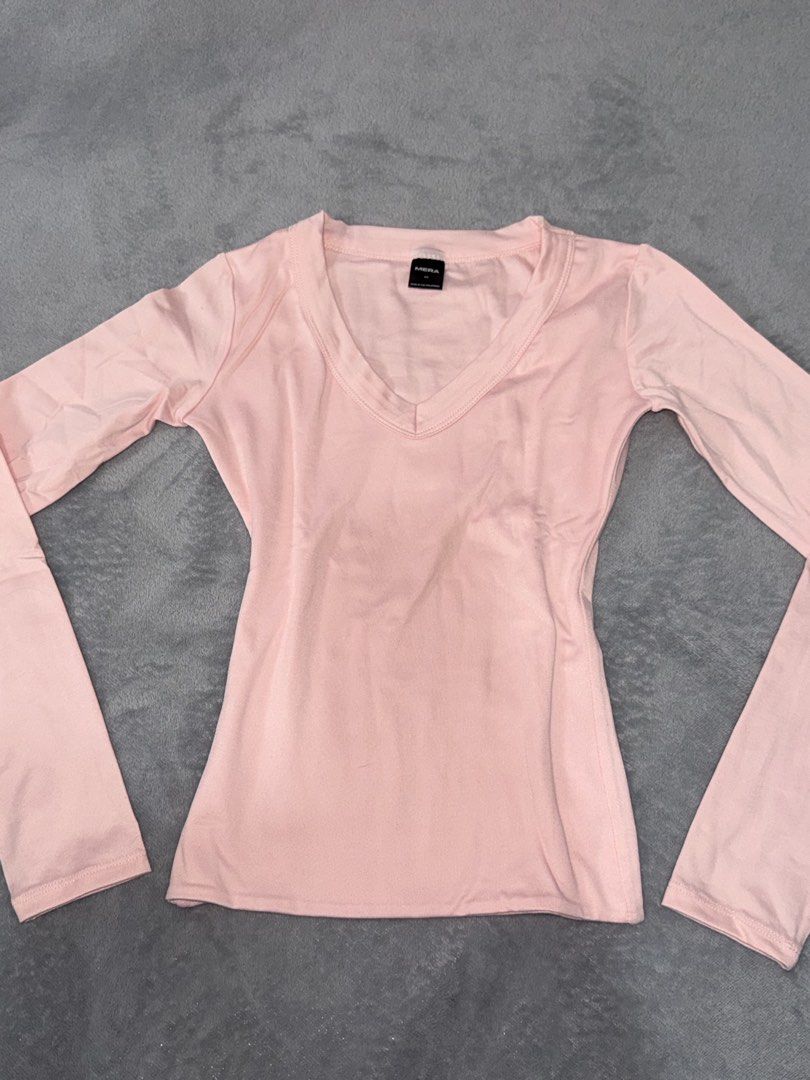 Pink Mera Evalina V-Neck Long-sleeved Top (Category: Longsleeves) located in Capas. Submitted by blesseee_d (Listing ID 1468925708, Image 1). Description: DM me! 💕.