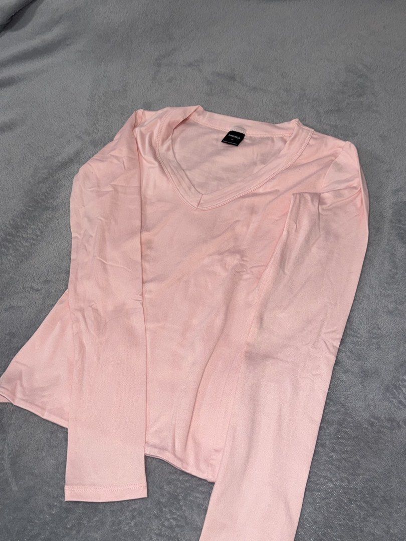 Pink Mera Evalina V-Neck Long-sleeved Top (Category: Longsleeves) located in Capas. Submitted by blesseee_d (Listing ID 1468925708, Image 3). Description: DM me! 💕.
