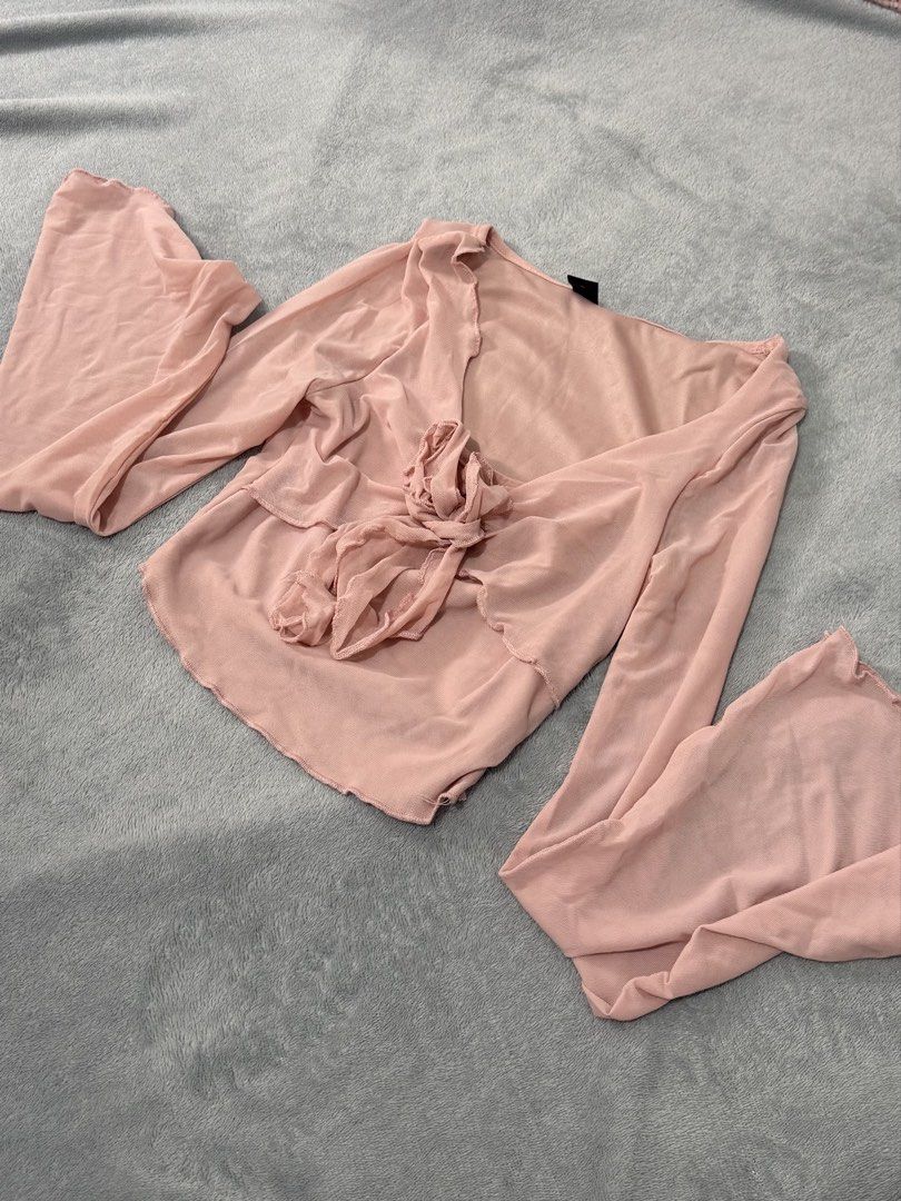 Pink Mesh Tie-Up Cropped Top (Category: Longsleeves) located in Capas. Submitted by blesseee_d (Listing ID 1468925524, Image 2). Description: DM me! 💕.