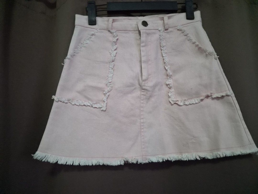 Pink Skirt 25 (Category: Skirts) located in Malolos. Submitted by aemcloset (Listing ID 1468862798, Image 1). Description: size 25 length 14 no inner non stretch denim mas pink in actual.