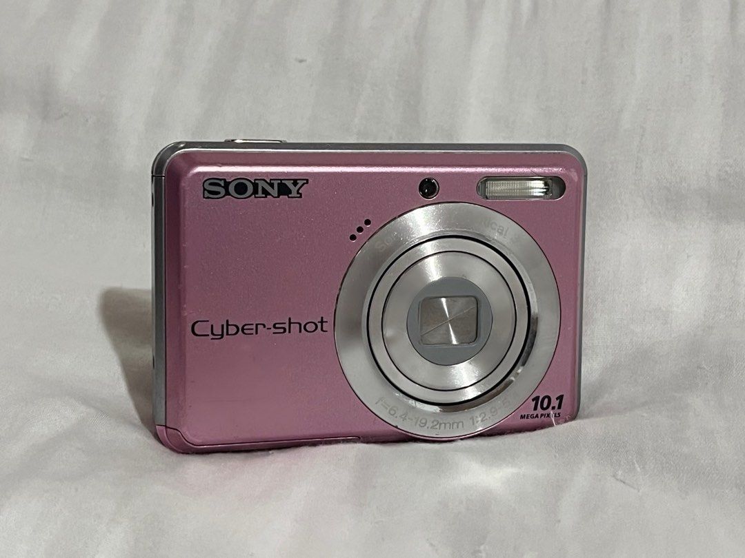 Pink Sony DSC-S930 Digicam (Category: Cameras) located in Manila. Submitted by ellnyxx (Listing ID 1468888352, Image 1). Description: CAMERA 𝗠𝗢𝗗𝗘𝗟 📷 Sony DSC-S930 🏷️ ₱4999 𝗚𝗘𝗡𝗘𝗥𝗔𝗟 𝗦𝗣𝗘𝗖𝗜𝗙𝗜𝗖𝗔𝗧𝗜𝗢𝗡𝗦 10.1 MP CCD sensor 3x optical zoom 2.4 inch LCD 𝗣𝗛𝗬𝗦𝗜𝗖𝗔𝗟 𝗔𝗣𝗣𝗘𝗔𝗥𝗔𝗡𝗖𝗘 𝗥𝗔𝗧𝗜𝗡𝗚 🌟 [9 of 10] -Slight sign of usage 𝗙𝗨𝗡𝗖𝗧𝗜𝗢𝗡𝗔𝗟𝗜𝗧𝗬 𝗥𝗔𝗧𝗜𝗡𝗚 ⚙️ [10 of 10] Issue: NO ISSUE!! READY TO USE! 𝗜𝗡𝗖�