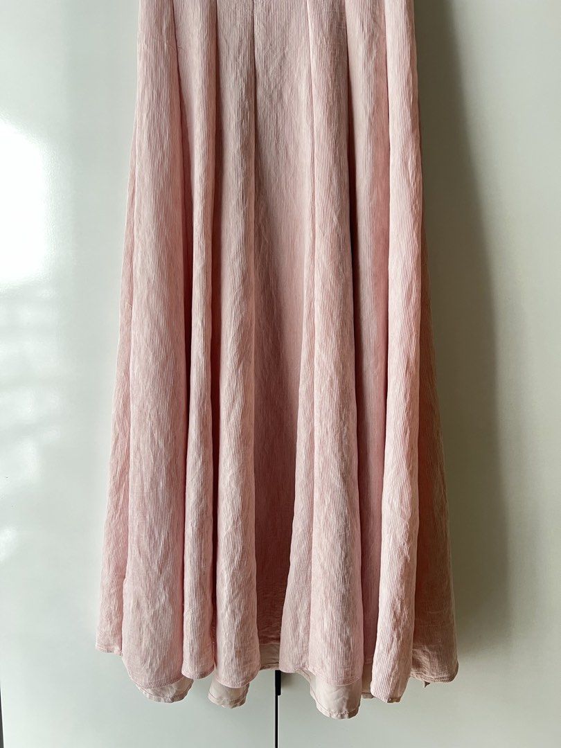 Pink square neck flowy dress (Category: Dresses) located in Mandaluyong City. Submitted by katecdp (Listing ID 1468830801, Image 3). Description: Very nice fit sa 34 bust, it's just not my color kaya I'm selling. Used once lang 🩷 👗 Seller reference: 5’5’ height, 34” bust, 29” waist 💸 MOP: GCash, BPI QR Decluttering my closet with items mostly used for events. Feel free to browse my other listings too. Slightly nego, no to lowballers! .