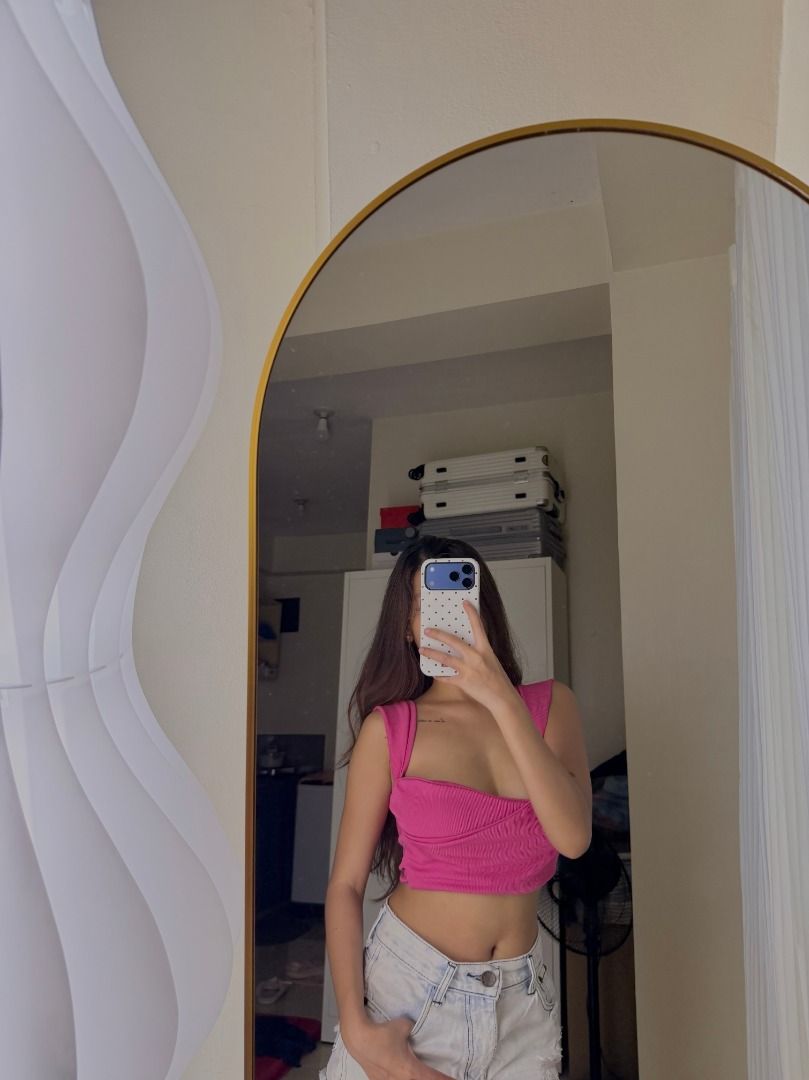Pink Top (Category: Others Tops) located in Mandaluyong City. Submitted by prelovedbyrinoa_ (Listing ID 1468854000, Image 1). Description: Preloved — wear once ♡ Size: XS–S ♡ Location: Mandaluyong City ♡ Lalamove / Grab Express available.