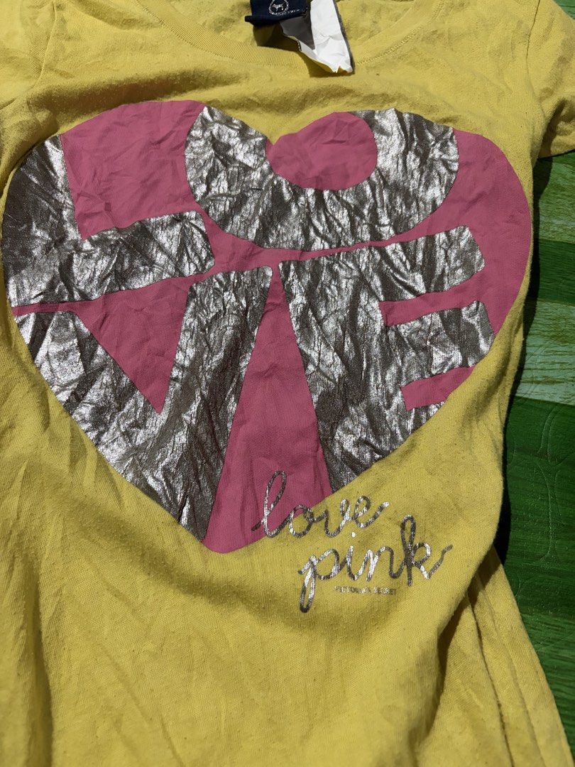 pink victory secret (Category: Blouses) located in Santa Rosa. Submitted by jeremydeas56388 (Listing ID 1468742895, Image 2). Description: size xs need wash only no pinholes.