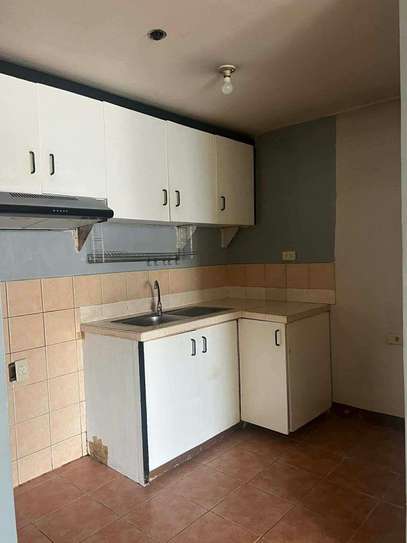 Pioneer 97sqm 2BR 2Bath + Parking Slot (Category: Apartments & Condos) located in Manila. Submitted by bluegreen48958 (Listing ID 1468901021, Image 2). Description: 97sq 2bed 2bath w maid’s room and laundry in a prime location w parking spot.