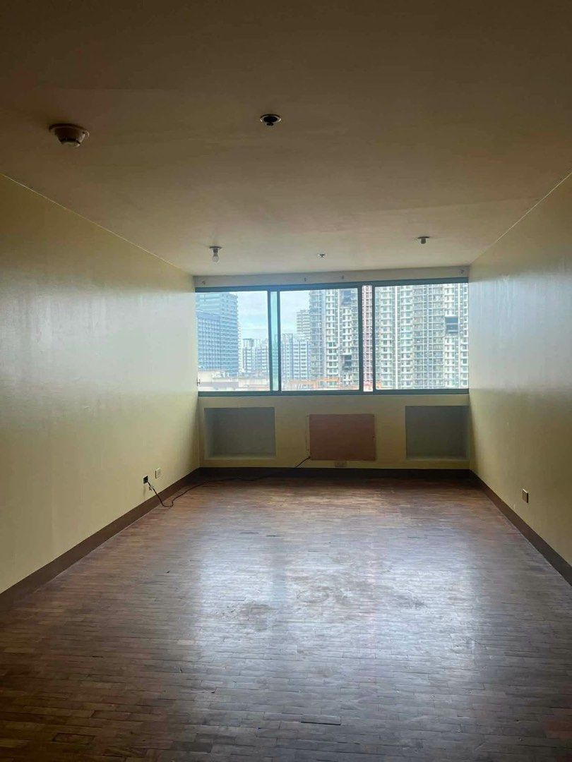 Pioneer 97sqm 2BR 2Bath + Parking Slot (Category: Apartments & Condos) located in Manila. Submitted by bluegreen48958 (Listing ID 1468901021, Image 3). Description: 97sq 2bed 2bath w maid’s room and laundry in a prime location w parking spot.