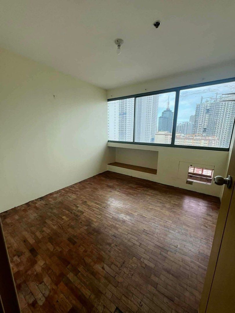 Pioneer 97sqm 2BR 2Bath + Parking Slot (Category: Apartments & Condos) located in Manila. Submitted by bluegreen48958 (Listing ID 1468901021, Image 1). Description: 97sq 2bed 2bath w maid’s room and laundry in a prime location w parking spot.