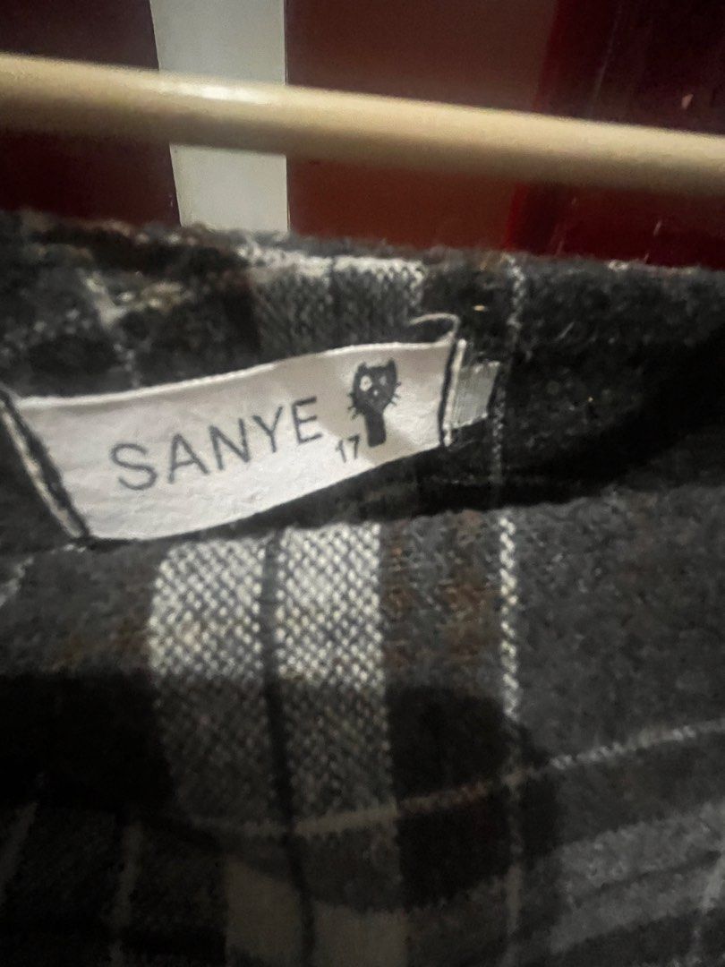 plaid skirt (Category: Skirts) located in Quezon City. Submitted by mademoisjelle (Listing ID 1468868074, Image 3). Description: .