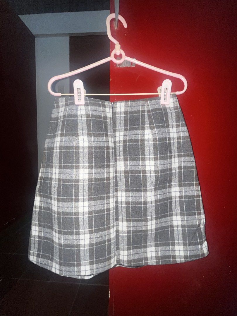 plaid skirt (Category: Skirts) located in Quezon City. Submitted by mademoisjelle (Listing ID 1468868074, Image 2). Description: .