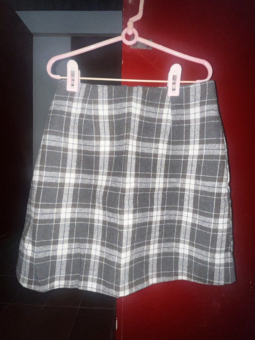 plaid skirt (Category: Skirts) located in Quezon City. Submitted by mademoisjelle (Listing ID 1468868074, Image 1). Description: .