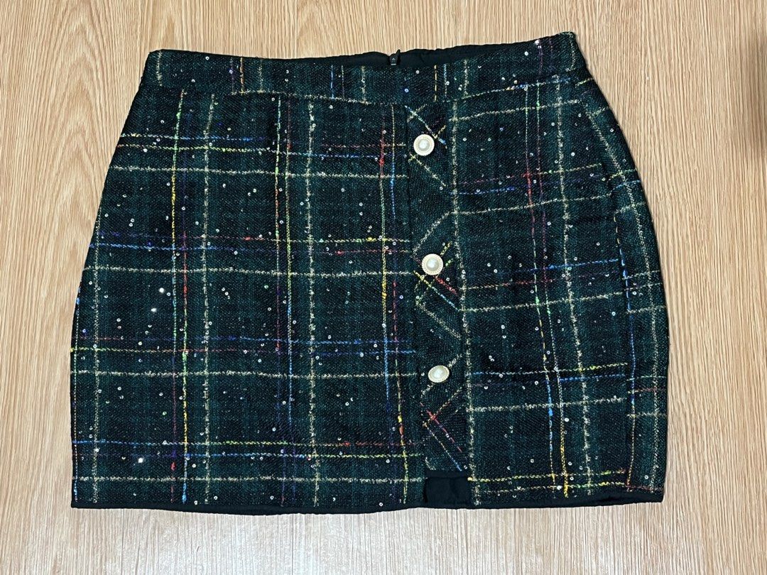 Plaid Tweed Skirt (Category: Skirts) located in Manila. Submitted by mamamogreen69 (Listing ID 1468828496, Image 1). Description: 📍LOC: SANTOLAN, PASIG CITY 🚛 COURIER: LALAMOVE, SHOPE CHECK OUT, PICK-UP ✅ MINE NOW, PM NOW ✅ PAY FIRST ✅ 1 DAY RESERVATION ONLY ✅ PM THE SELLER FOR MORE DETAILS BUYER WILL SHOULDER THE SHIPPING FEE ‼️.