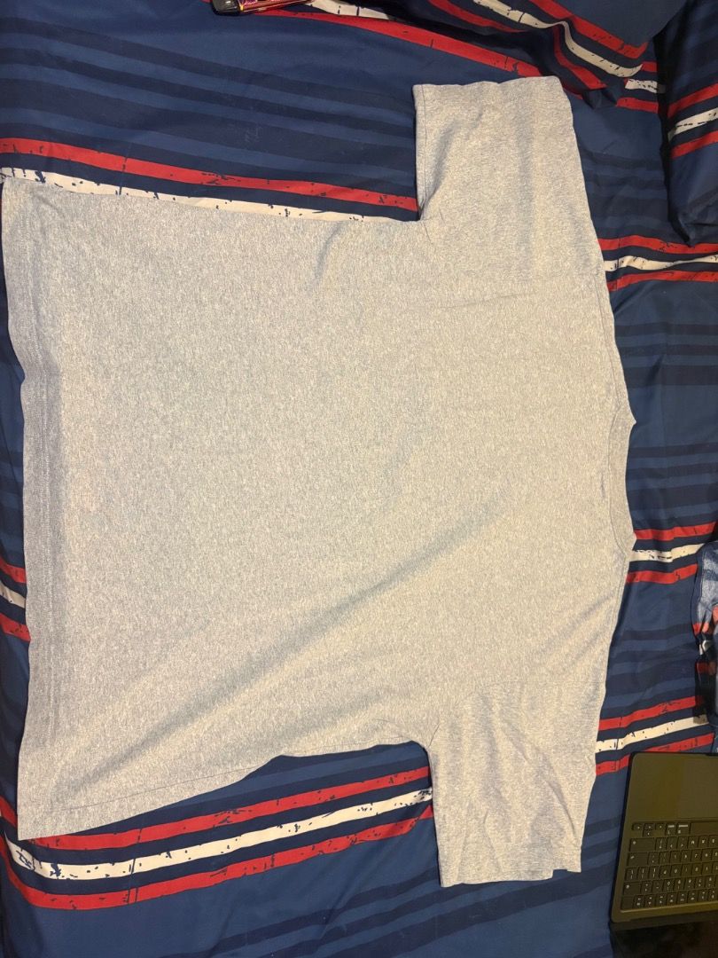 Champion Plain Grey Short Sleeve T-Shirt (Category: Tshirts & Polo Shirts ) located in Mandaluyong City. Submitted by cskrt.ph (Listing ID 1468871354, Image 3). Description: - Color: Neutral heather grey - Fit: Regular fit, short sleeves - Neckline: Simple crew neck - Material: Soft, comfortable cotton - Style: Versatile everyday casual wear.