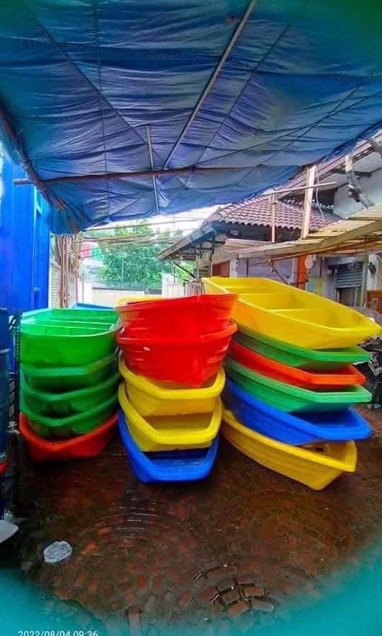 PLASTIC & INFLATABLE BOAT FOR SALE!! (Category: Boats and Aircrafts) located in Manila. Submitted by angelifelize.16 (Listing ID 1468868994, Image 2). Description: pm me for More info.