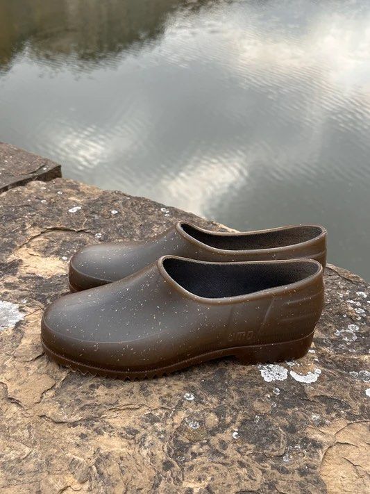 Plasticana Gardana Clogs - Dark Hemp EU Pasabuy (Category: Casual Shoes) located in Quezon City. Submitted by _dolfin (Listing ID 1468791674, Image 1). Description: Plasticana Gardana Clogs EU Pasabuy Available colors: Dark Hemp, Ecru, Black Available sizes subject to in-store availability Price listed is inclusive of Pasabuy fees. Local Shipping in PH will be calculated once item arrives. ETA: October 31.