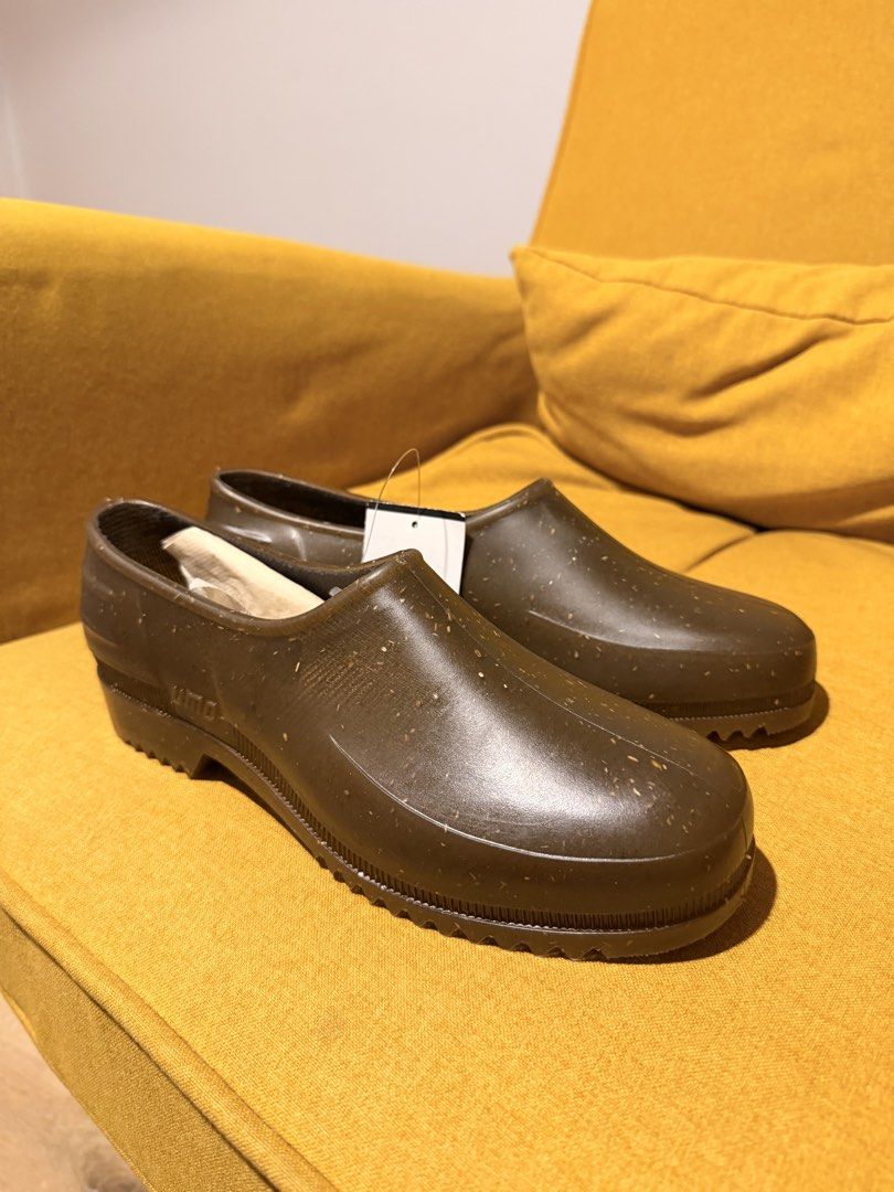 Plasticana Gardana Clogs - Dark Hemp EU Pasabuy (Category: Casual Shoes) located in Quezon City. Submitted by _dolfin (Listing ID 1468791674, Image 2). Description: Plasticana Gardana Clogs EU Pasabuy Available colors: Dark Hemp, Ecru, Black Available sizes subject to in-store availability Price listed is inclusive of Pasabuy fees. Local Shipping in PH will be calculated once item arrives. ETA: October 31.
