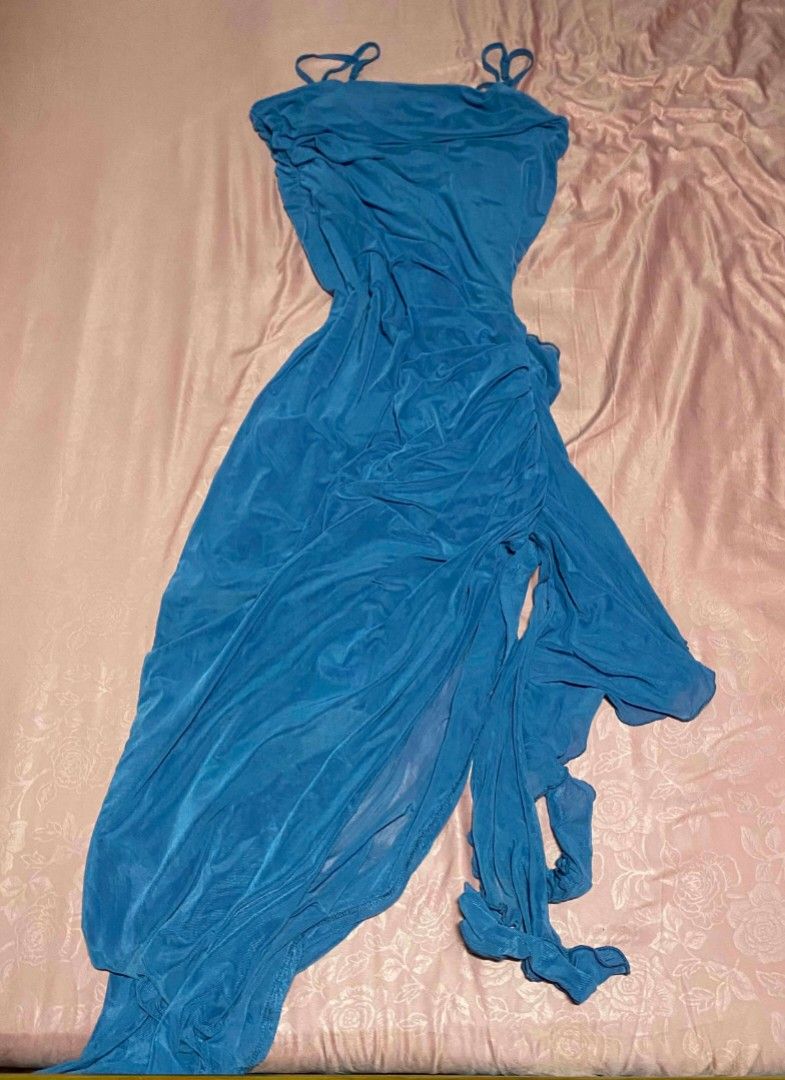 Pleated Halterneck Dress with Ruffles (Category: Evening dresses & gowns) located in Manila. Submitted by preloved.re-love (Listing ID 1468717834, Image 3). Description: Shein Size on tag: Large can fit large, xl, semi-xxl semi-stretchable Used once og price: 500+.