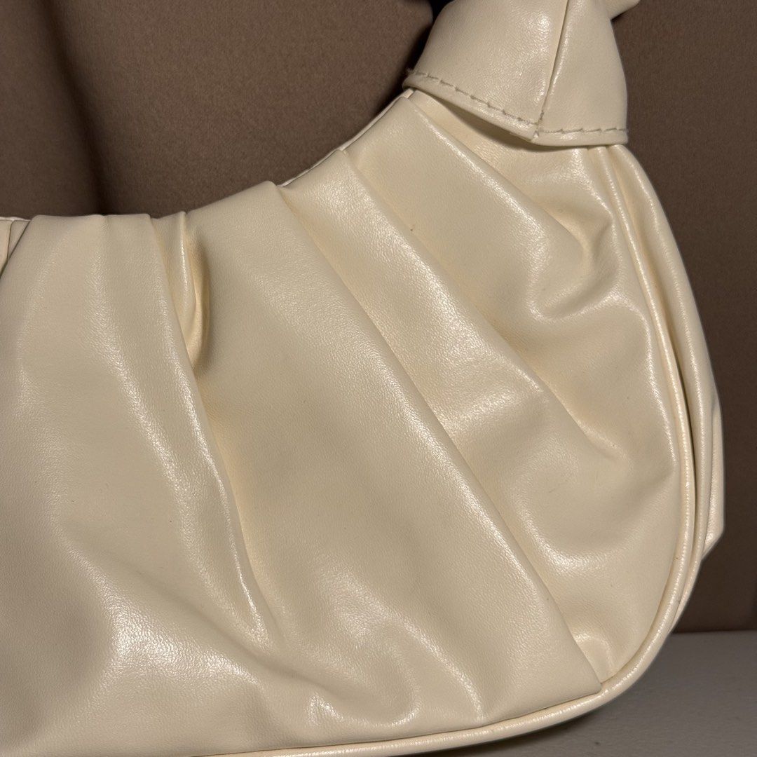 Pleated Ruched Scrunchie Shoulder Bag – Cream / Off-White (Category: Purses & Pouches) located in Manila. Submitted by cheemkenn (Listing ID 1468809321, Image 3). Description: Pleated Ruched Scrunchie Shoulder Bag – Cream / Off-White Selling a chic and trendy ruched shoulder bag in a lovely cream/off-white soft faux leather. Features elegant pleating along the body and a fashionable scrunchie-style top handle. Compact yet roomy enough for your ph