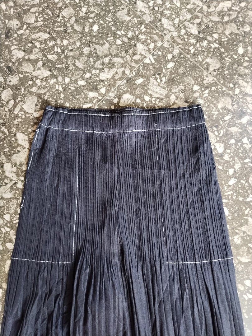 Pleats please (Category: Announcements) located in Caloocan City. Submitted by lux.05 (Listing ID 1468716510, Image 3). Description: good as new no issue size medium dm.