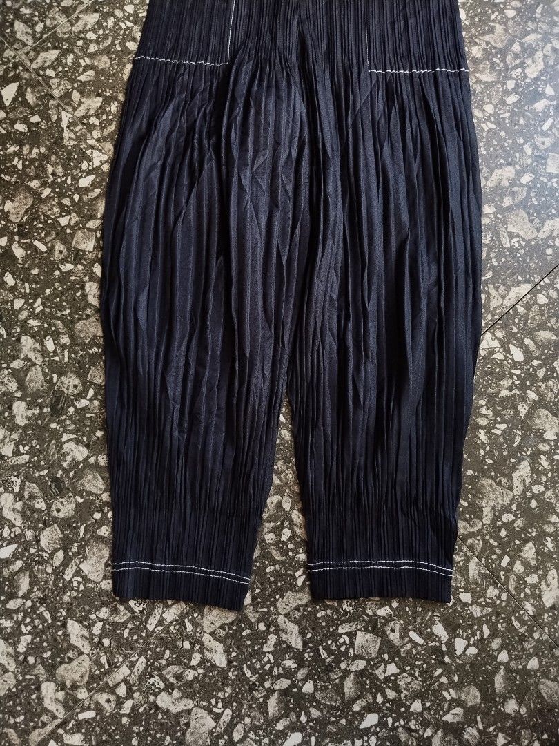 Pleats please (Category: Announcements) located in Caloocan City. Submitted by lux.05 (Listing ID 1468716510, Image 2). Description: good as new no issue size medium dm.
