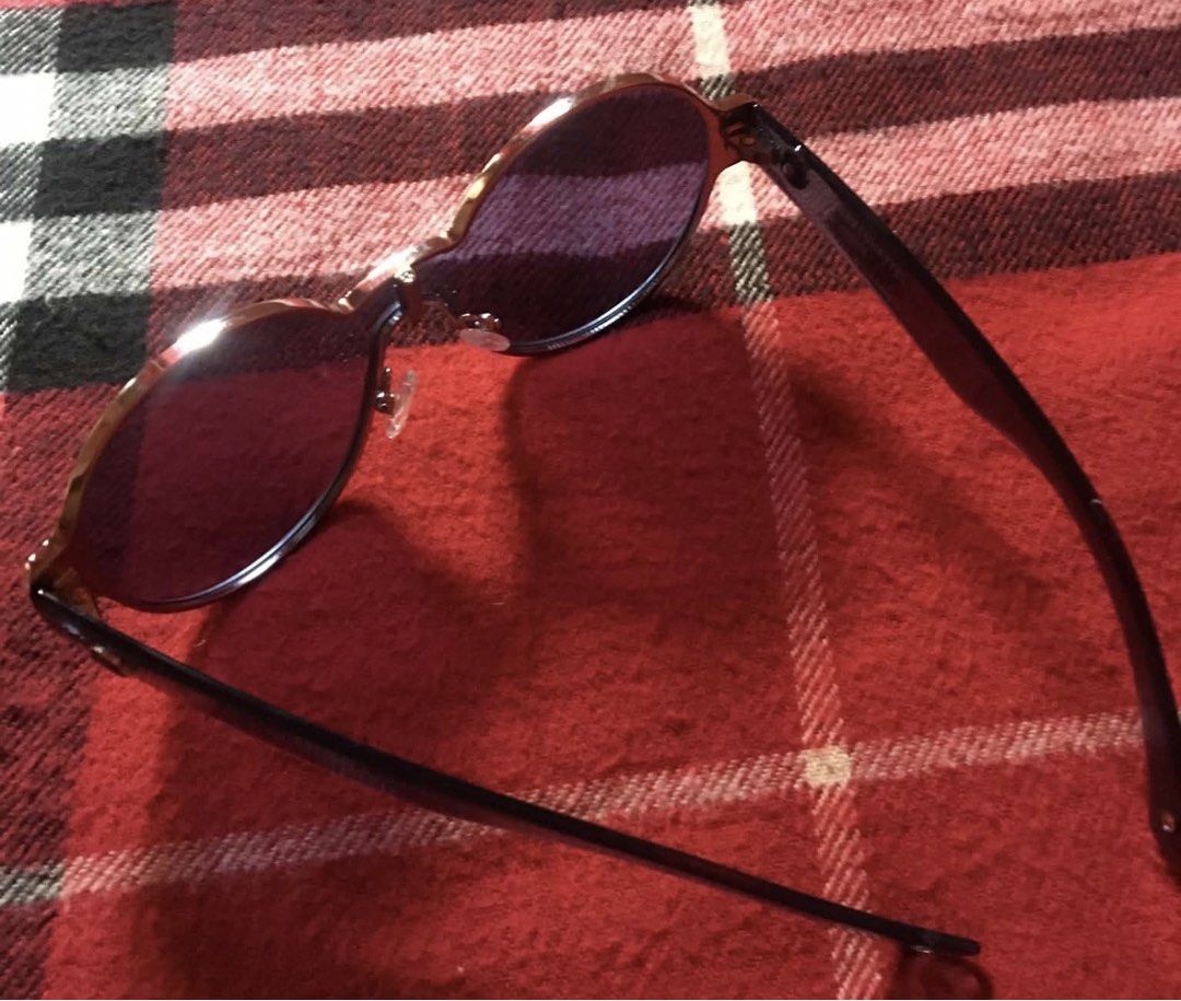 pm.sure buyer (Category: Sunglasses & Eyewear) located in Baguio. Submitted by m1ctess_1_2 (Listing ID 1468790037, Image 3). Description: ukay source no issue,no gasgas color light blue,metal ang combination sa may lens,no case pero mag provide ako ng ibang case thanks.