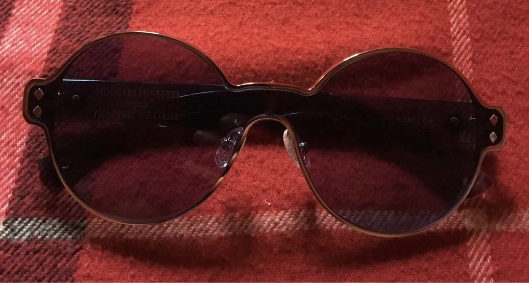 pm.sure buyer (Category: Sunglasses & Eyewear) located in Baguio. Submitted by m1ctess_1_2 (Listing ID 1468790037, Image 2). Description: ukay source no issue,no gasgas color light blue,metal ang combination sa may lens,no case pero mag provide ako ng ibang case thanks.